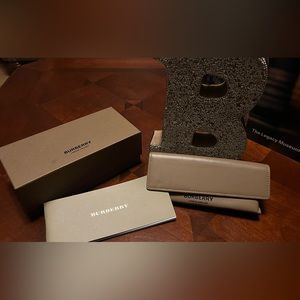 New BURBERRY LARGE BROWN SUNGLASS CASE w BROWN BOX